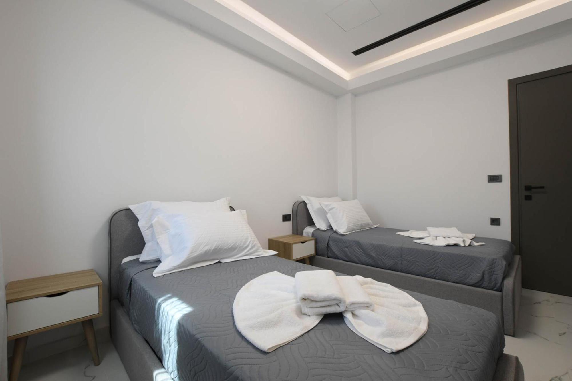 Orion Eco Suites Karteros Phòng bức ảnh