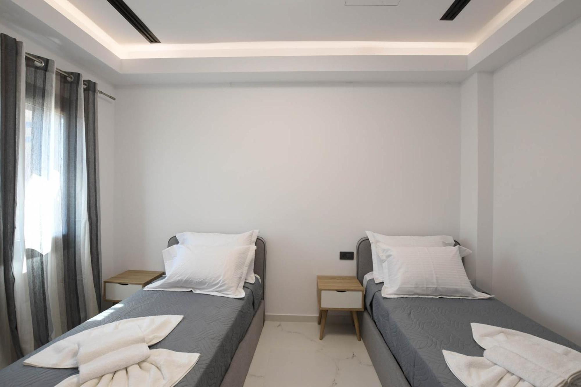 Orion Eco Suites Karteros Phòng bức ảnh