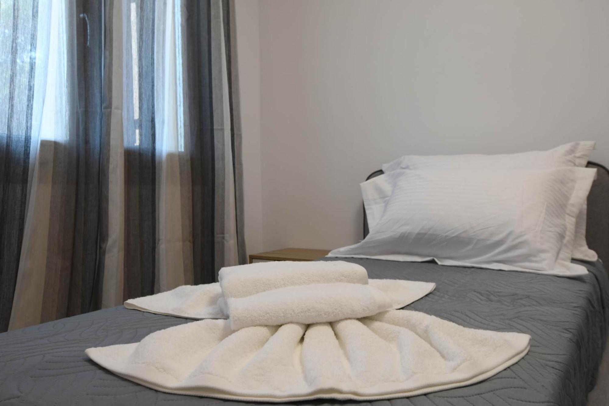 Orion Eco Suites Karteros Phòng bức ảnh